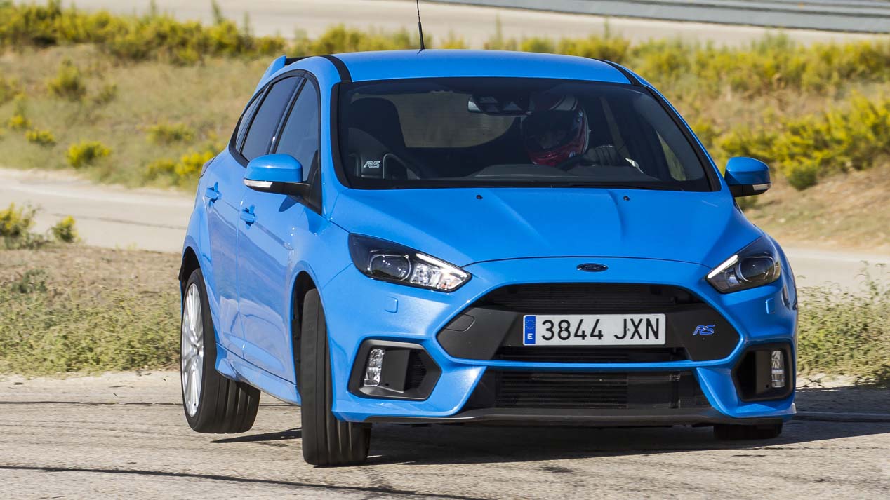 Ford Focus RS vs Honda Civic Type R: El compacto más rápido