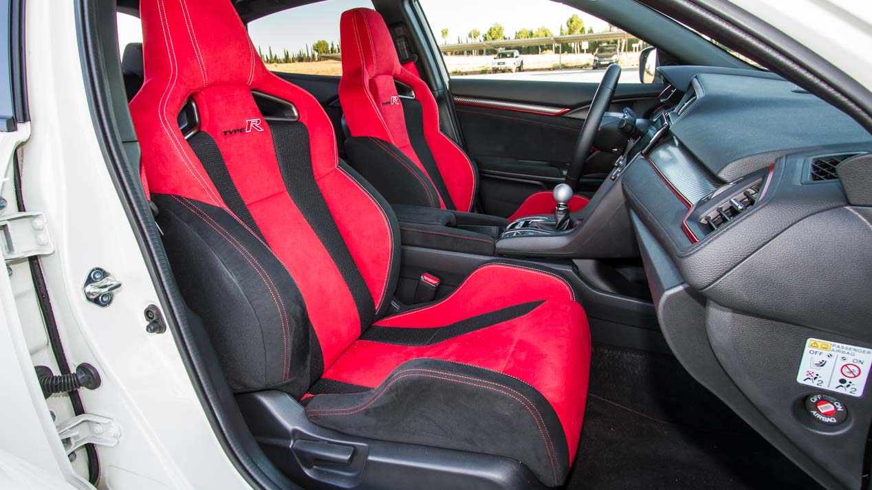 Ford Focus RS vs Honda Civic Type R: El compacto más rápido