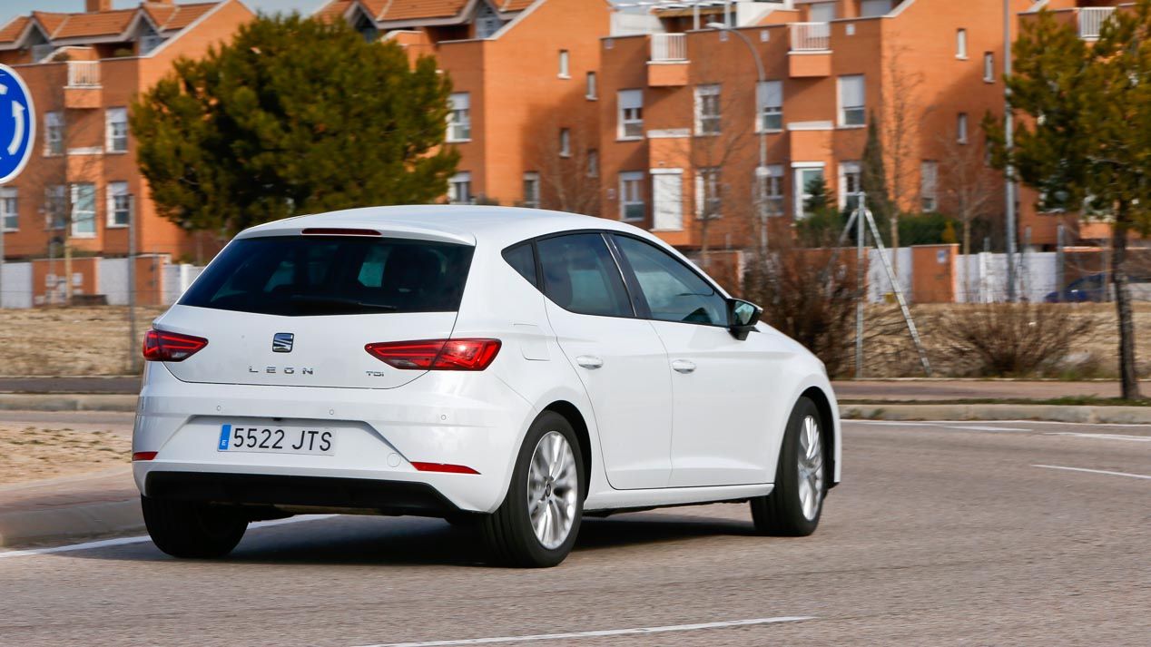Opel Astra 1.6 CDTi, Peugeot 308 1.5 BlueHDi, Renault Mégane 1.6 dCi, Seat León 1.6 TDI, Volkswagen Golf 1.6 TDI ¿cuál es mejor?