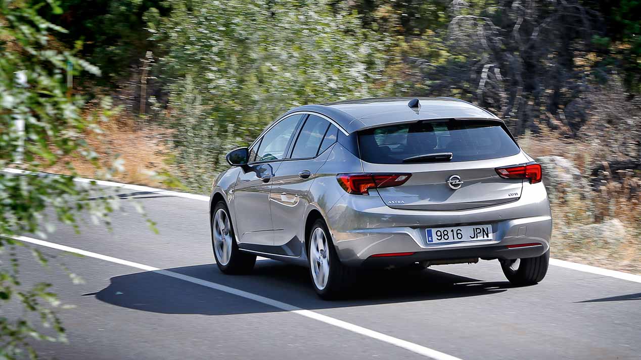 Opel Astra 1.6 CDTi, Peugeot 308 1.5 BlueHDi, Renault Mégane 1.6 dCi, Seat León 1.6 TDI, Volkswagen Golf 1.6 TDI ¿cuál es mejor?