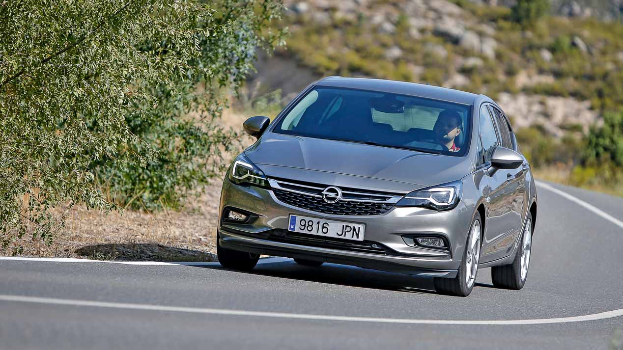 Opel Astra 1.6 CDTi, Peugeot 308 1.5 BlueHDi, Renault Mégane 1.6 dCi, Seat León 1.6 TDI, Volkswagen Golf 1.6 TDI ¿cuál es mejor?