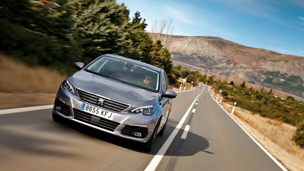 Opel Astra 1.6 CDTi, Peugeot 308 1.5 BlueHDi, Renault Mégane 1.6 dCi, Seat León 1.6 TDI, Volkswagen Golf 1.6 TDI ¿cuál es mejor?