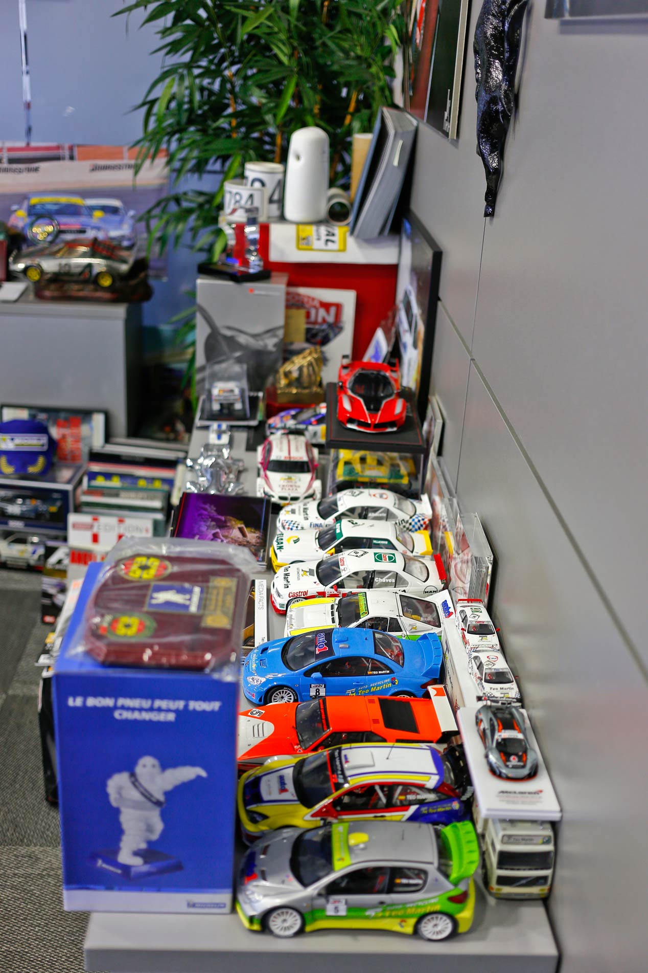 Así es la colección te coches de competición de Teo Martín