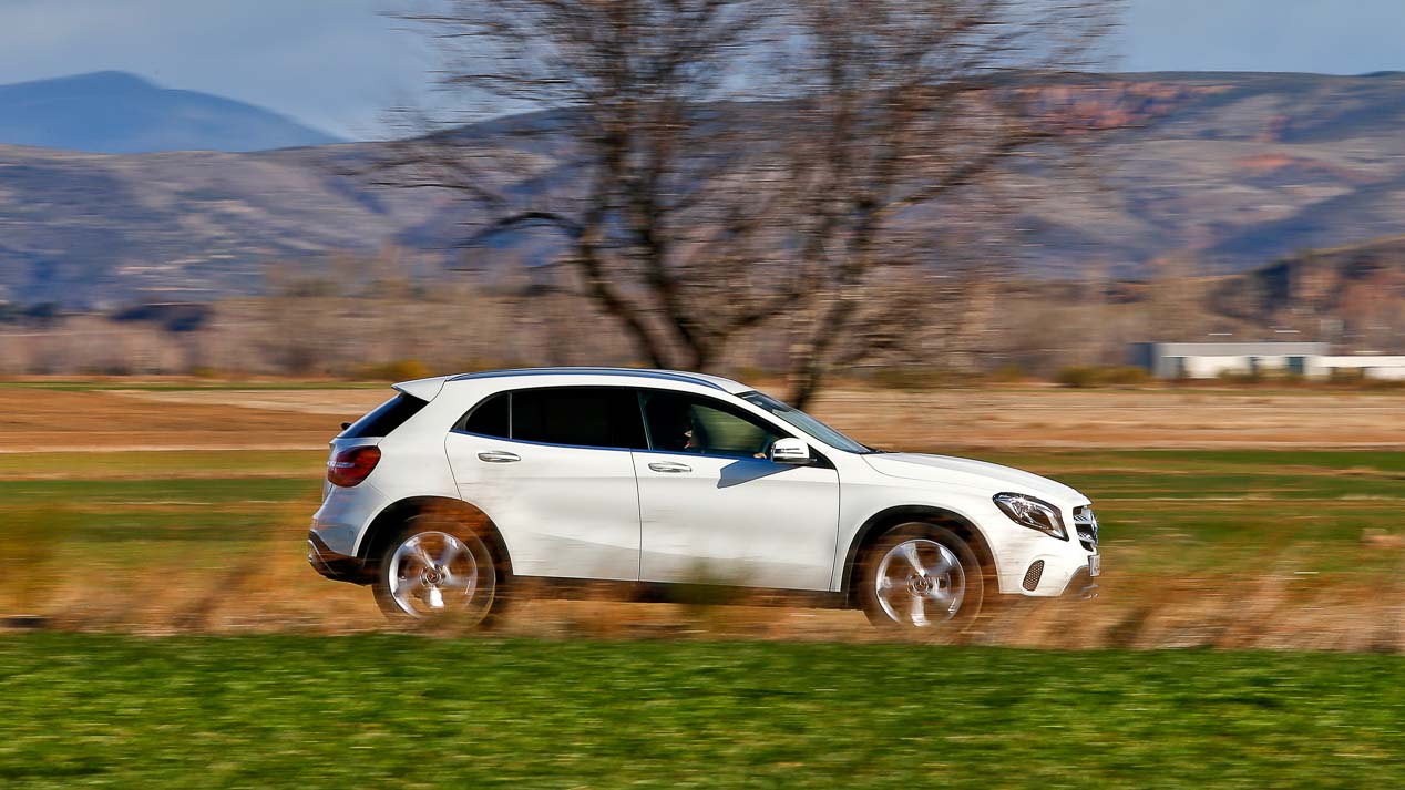Comparativa Mercedes GLA 180 vs Toyota C-HR