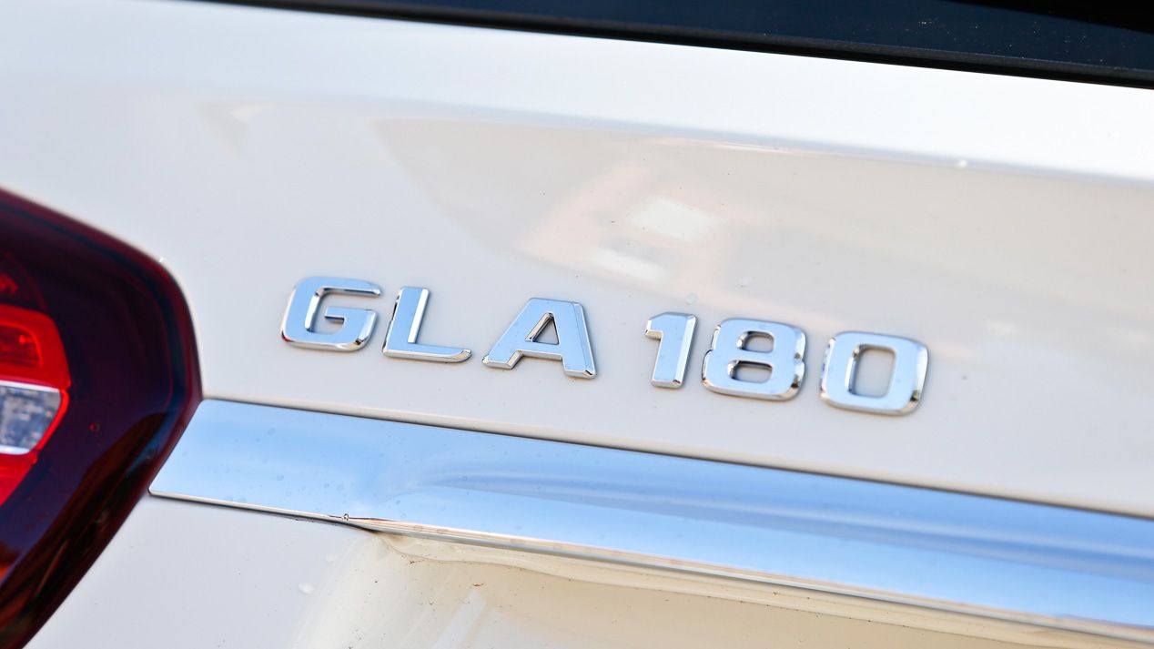 Comparativa Mercedes GLA 180 vs Toyota C-HR
