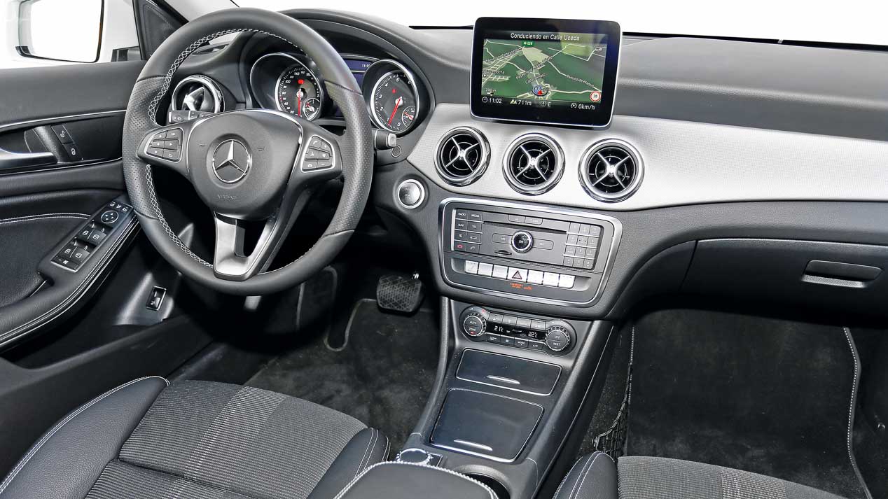 Comparativa Mercedes GLA 180 vs Toyota C-HR