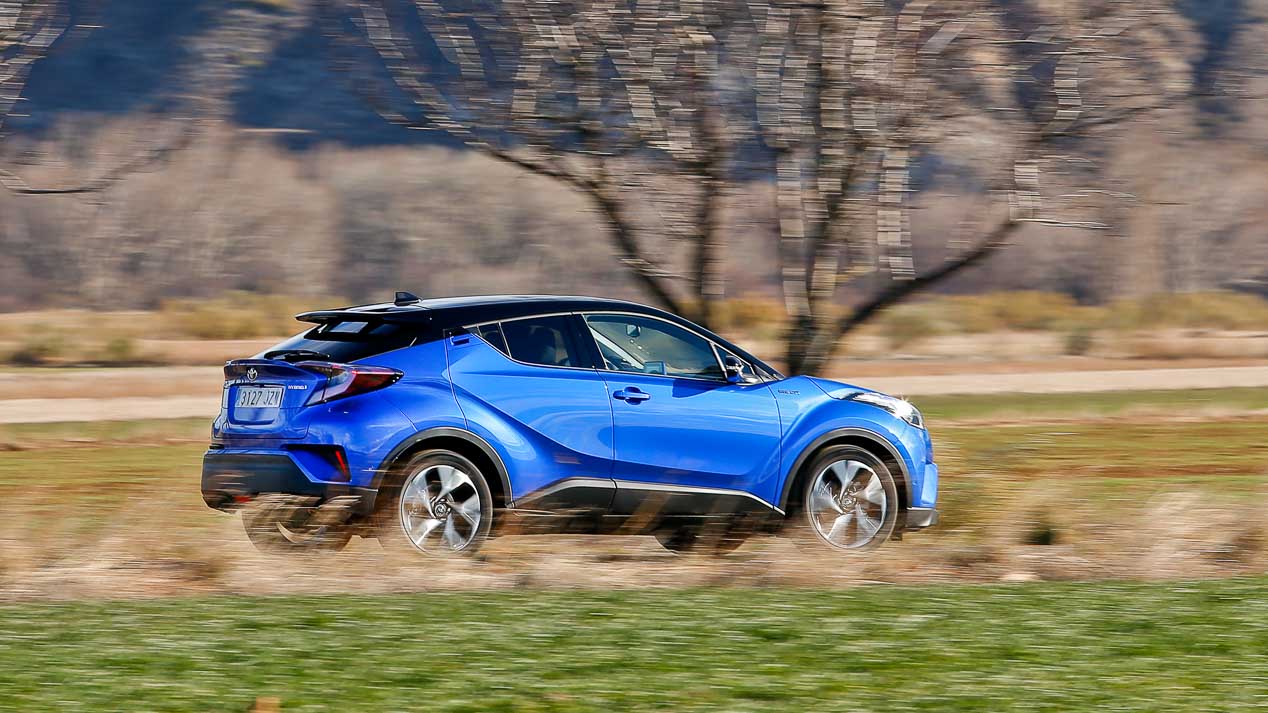 Comparativa Mercedes GLA 180 vs Toyota C-HR
