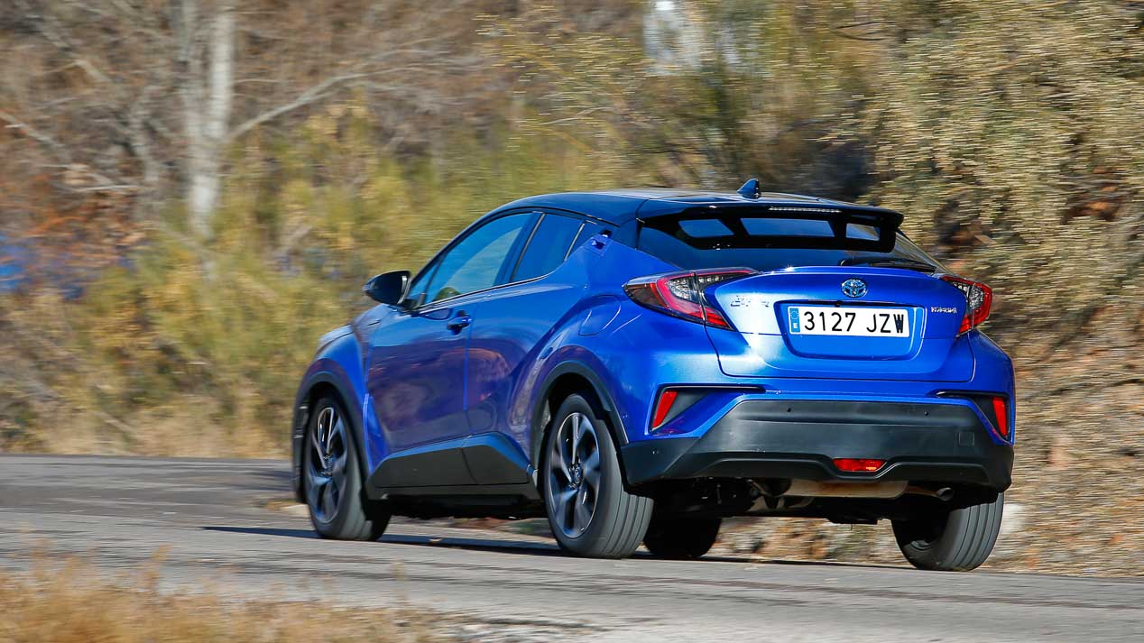 Comparativa Mercedes GLA 180 vs Toyota C-HR