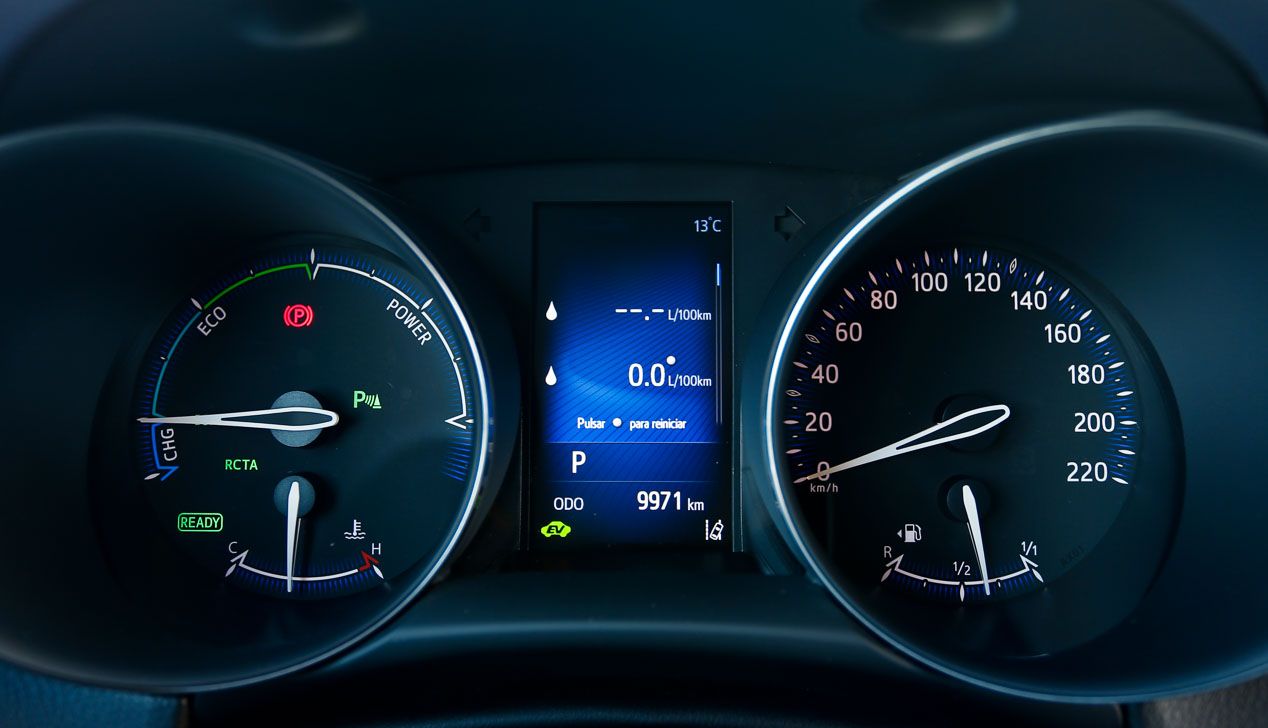 Comparativa Mercedes GLA 180 vs Toyota C-HR