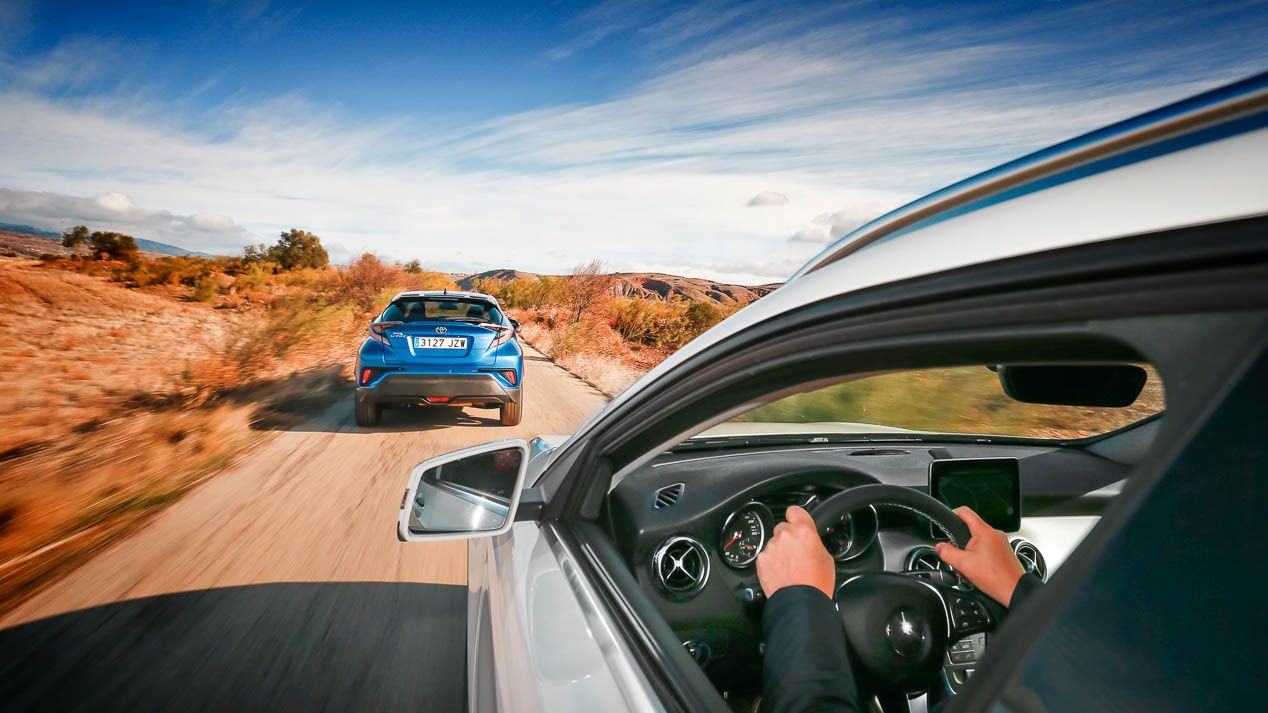 Comparativa Mercedes GLA 180 vs Toyota C-HR