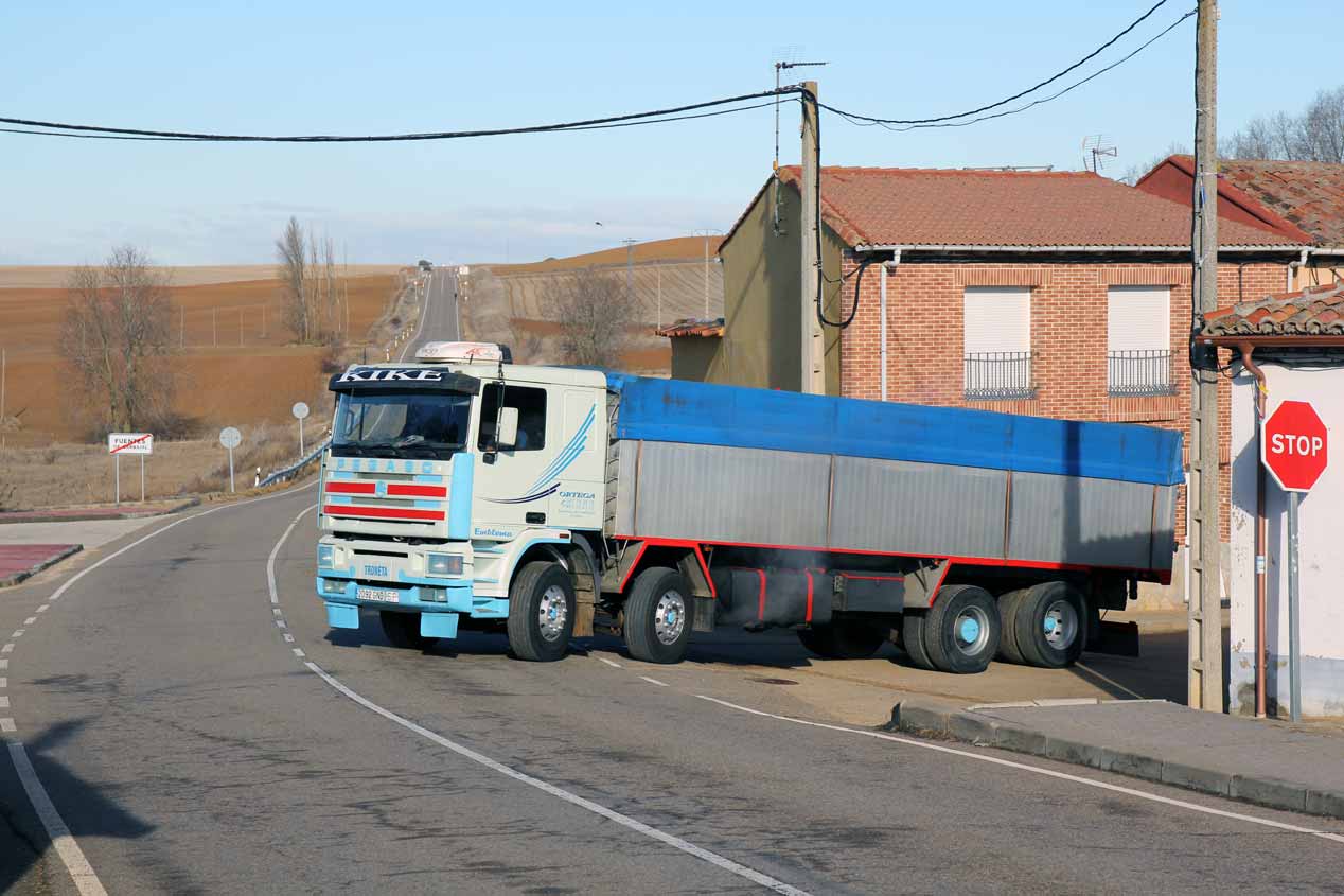 A prueba el camión Pegaso Troner 1440.38 TS "cuatro patas"