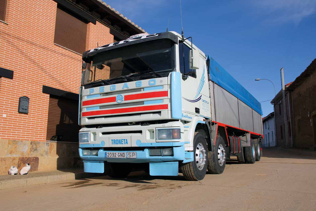 A prueba el camión Pegaso Troner 1440.38 TS "cuatro patas"