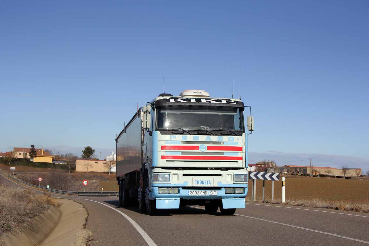 A prueba el camión Pegaso Troner 1440.38 TS "cuatro patas"