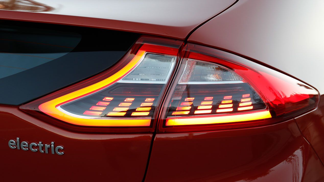 Los coches eléctricos, al alza. ¿Cómo acertar con el seguro?