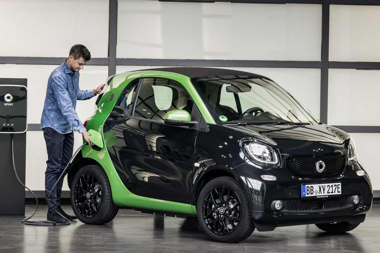 Los coches eléctricos, al alza. ¿Cómo acertar con el seguro?