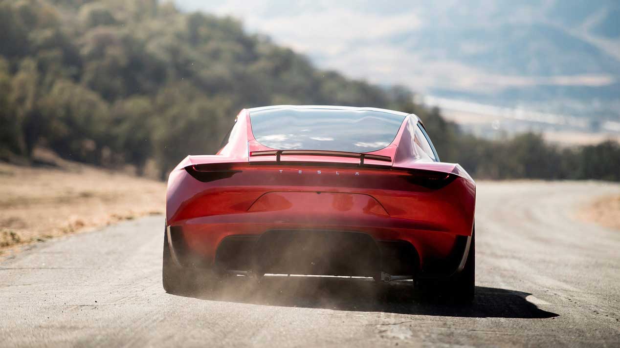 Sí, hay un Tesla Roadster viajando por el espacio