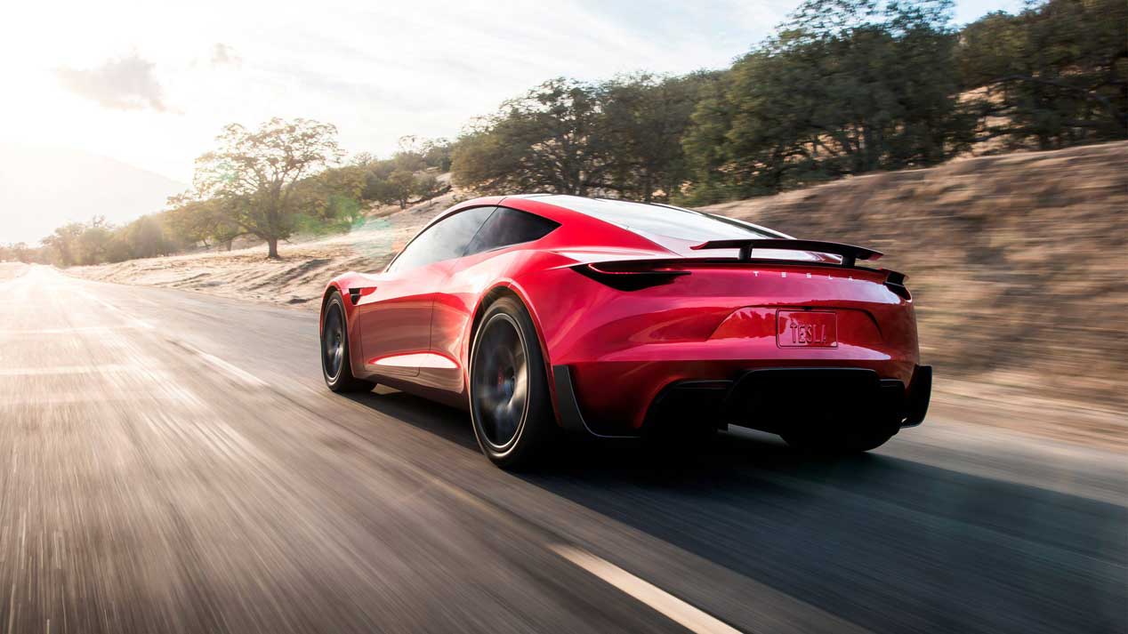 Sí, hay un Tesla Roadster viajando por el espacio