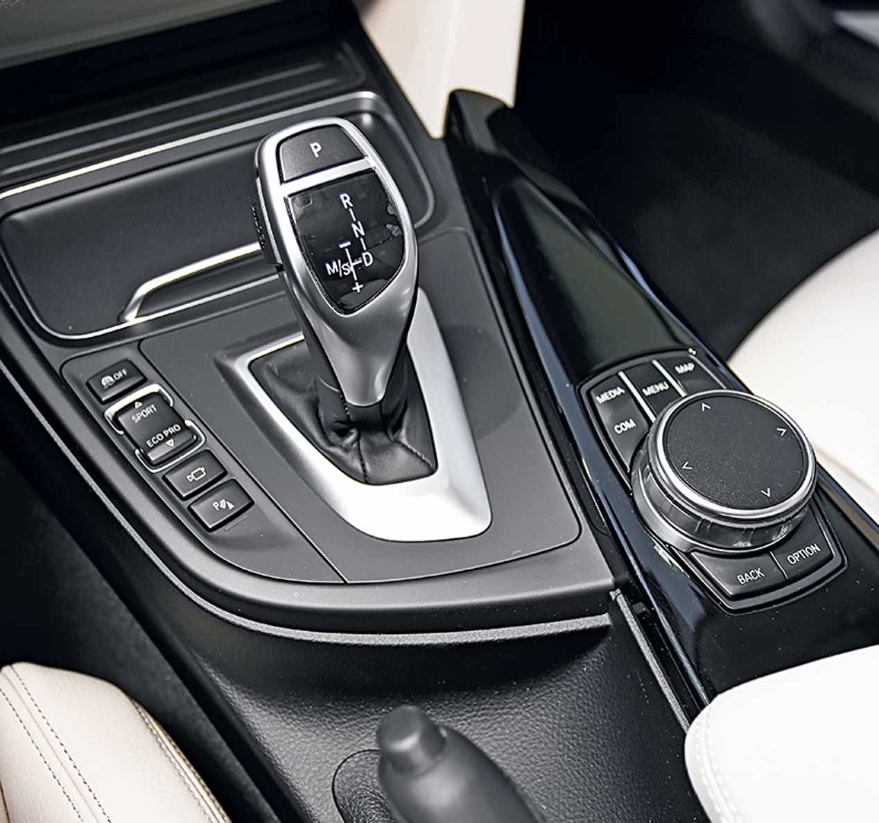 Audi A4 y BMW 320: ¿cuál es la mejor berlina de gasolina?