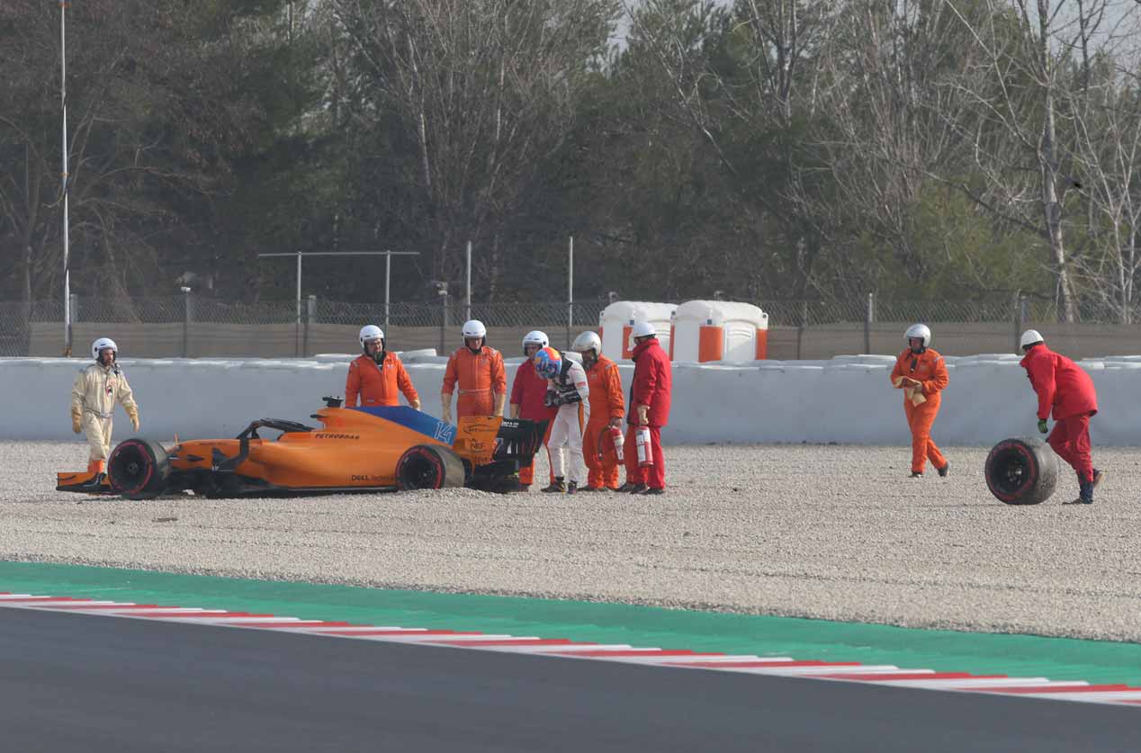 Accidente de Alonso en su estreno con McLaren-Renault