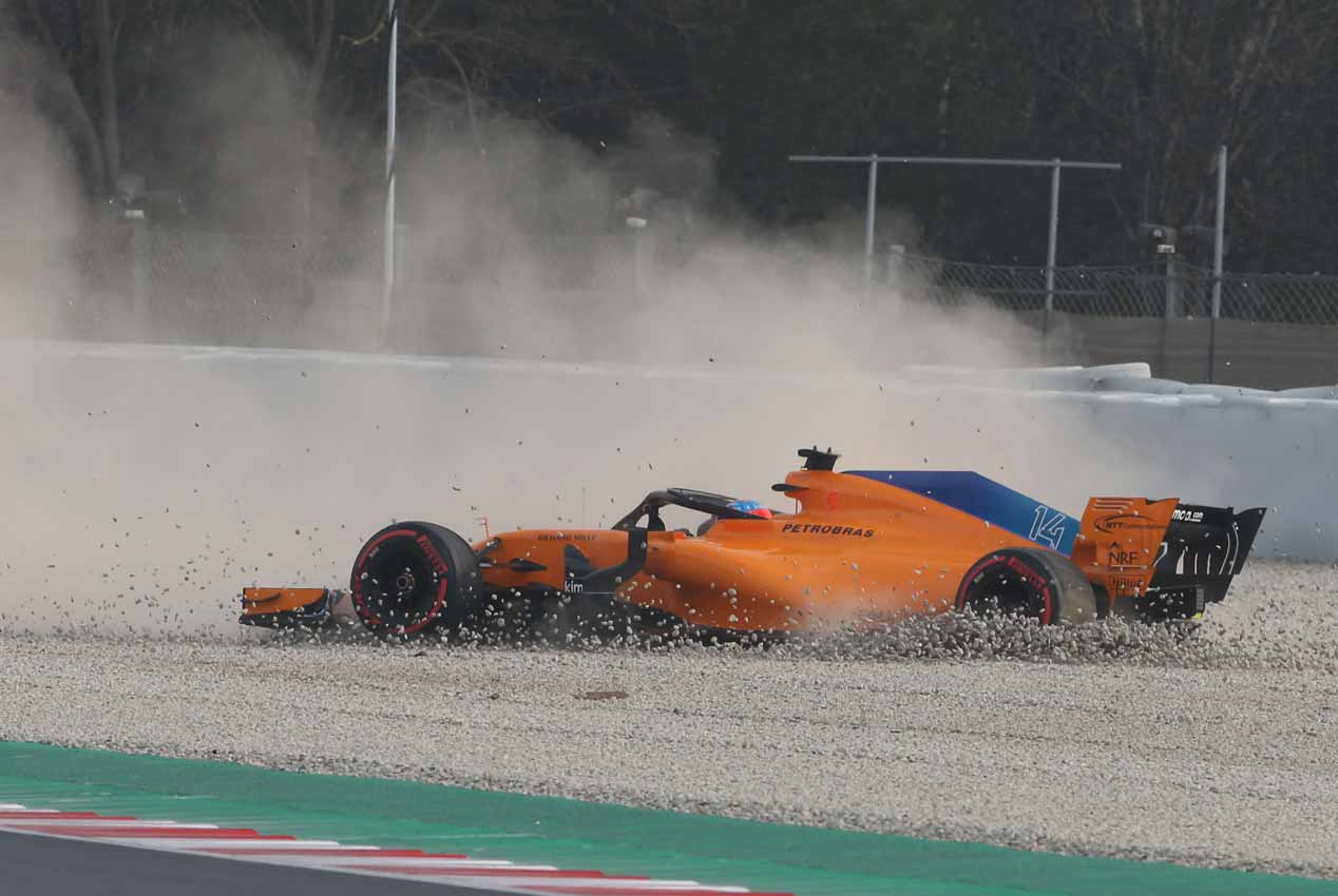 Accidente de Alonso en su estreno con McLaren-Renault