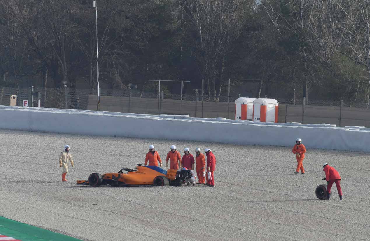 Accidente de Alonso en su estreno con McLaren-Renault