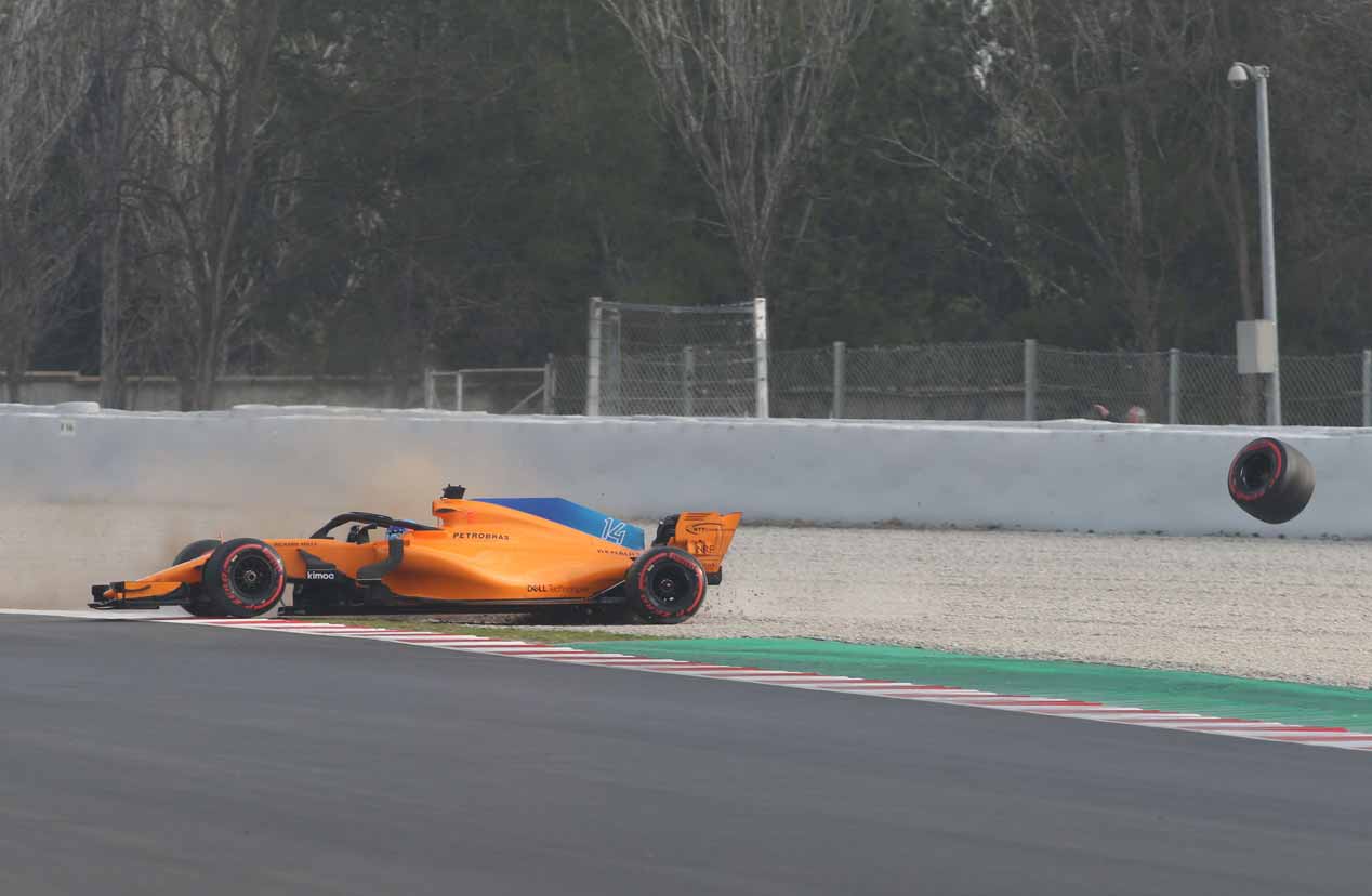 Accidente de Alonso en su estreno con McLaren-Renault