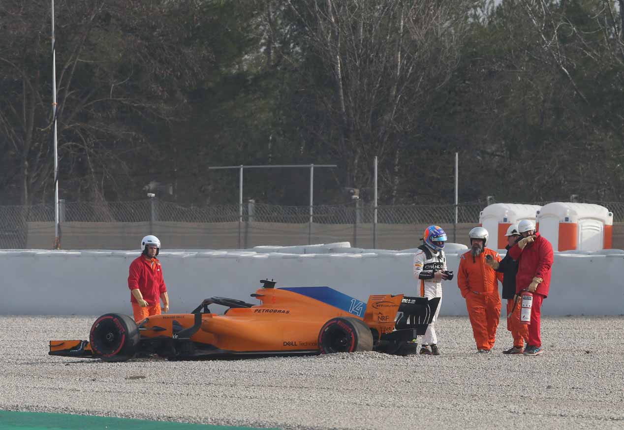 Accidente de Alonso en su estreno con McLaren-Renault