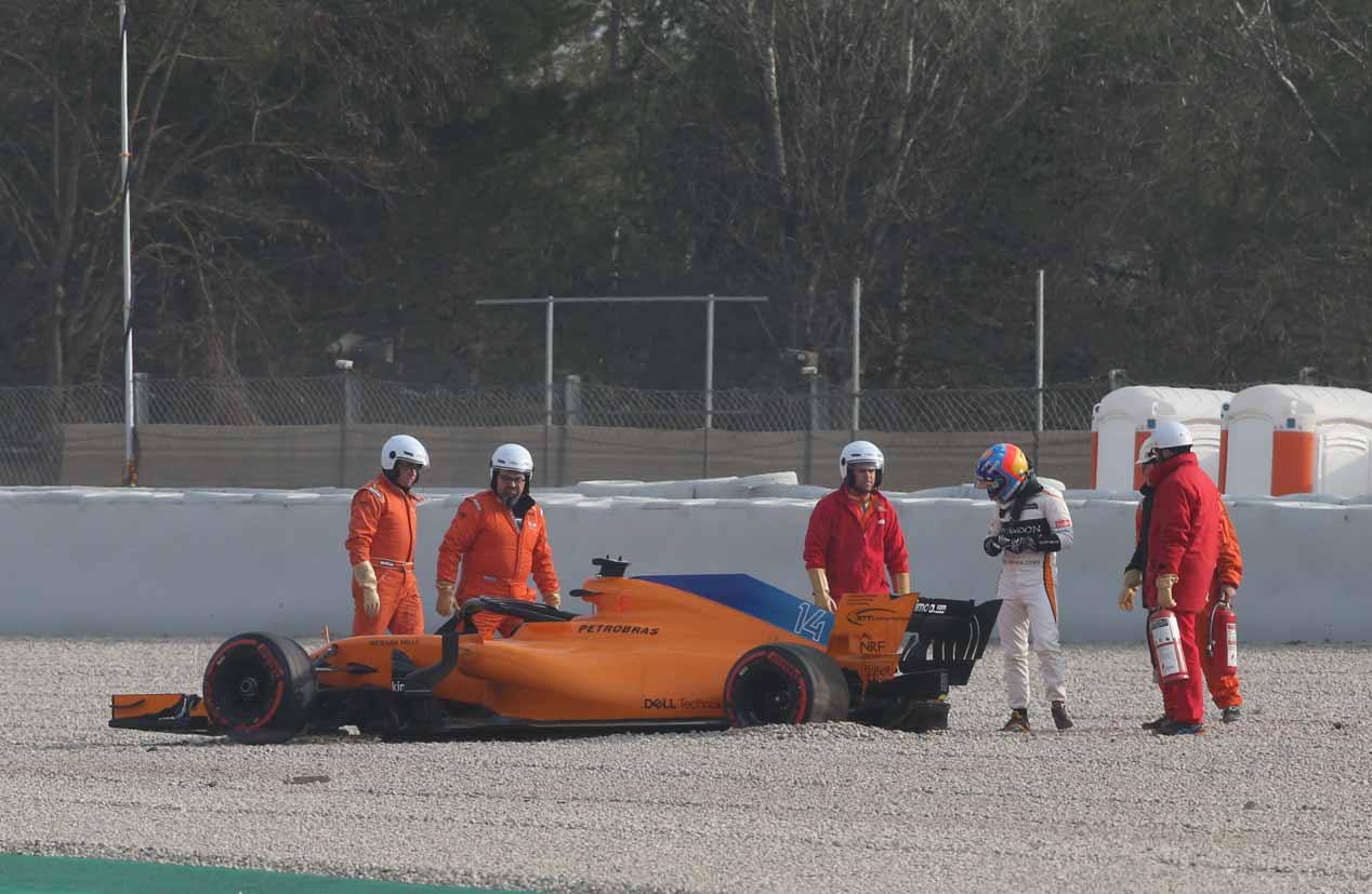 Accidente de Alonso en su estreno con McLaren-Renault
