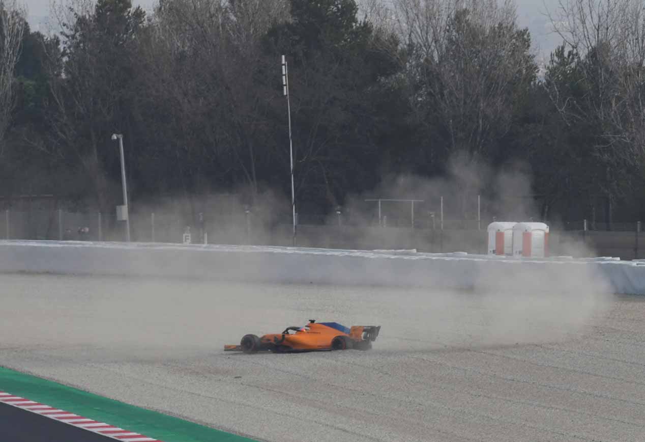 Accidente de Alonso en su estreno con McLaren-Renault