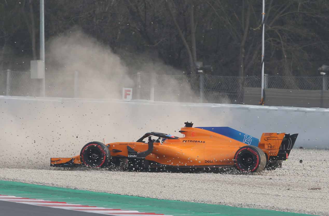 Accidente de Alonso en su estreno con McLaren-Renault
