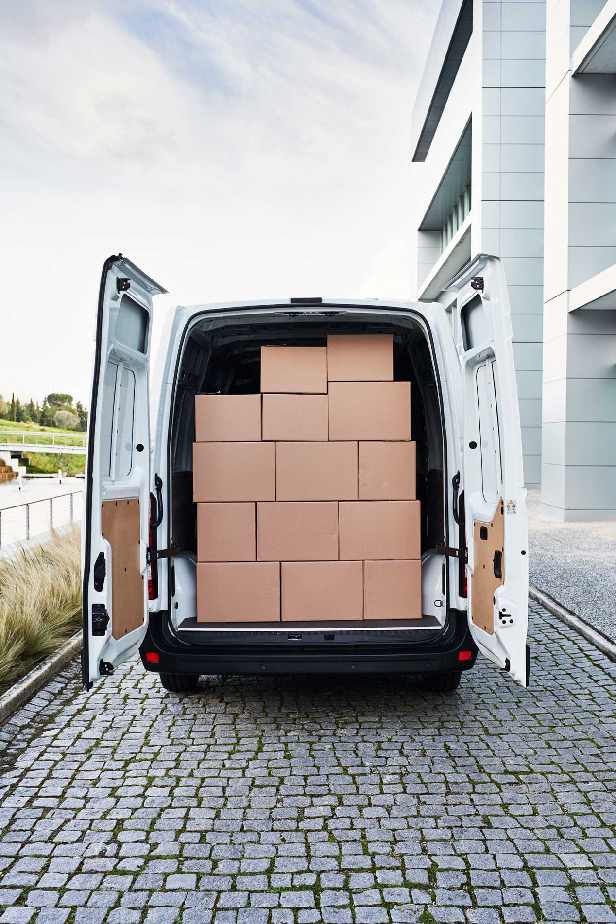 Renault Master ZE, su versión eléctrica en imágenes