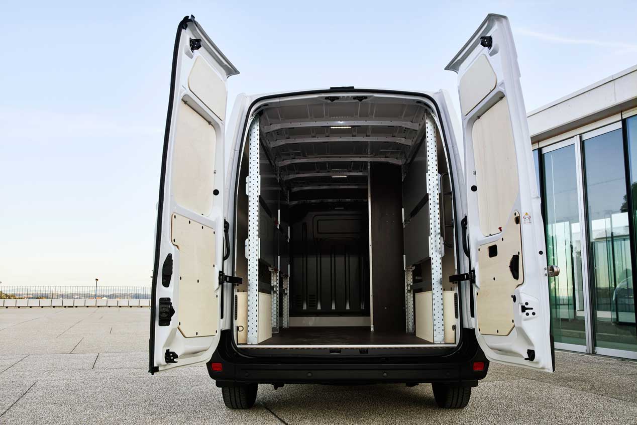 Renault Master ZE, su versión eléctrica en imágenes