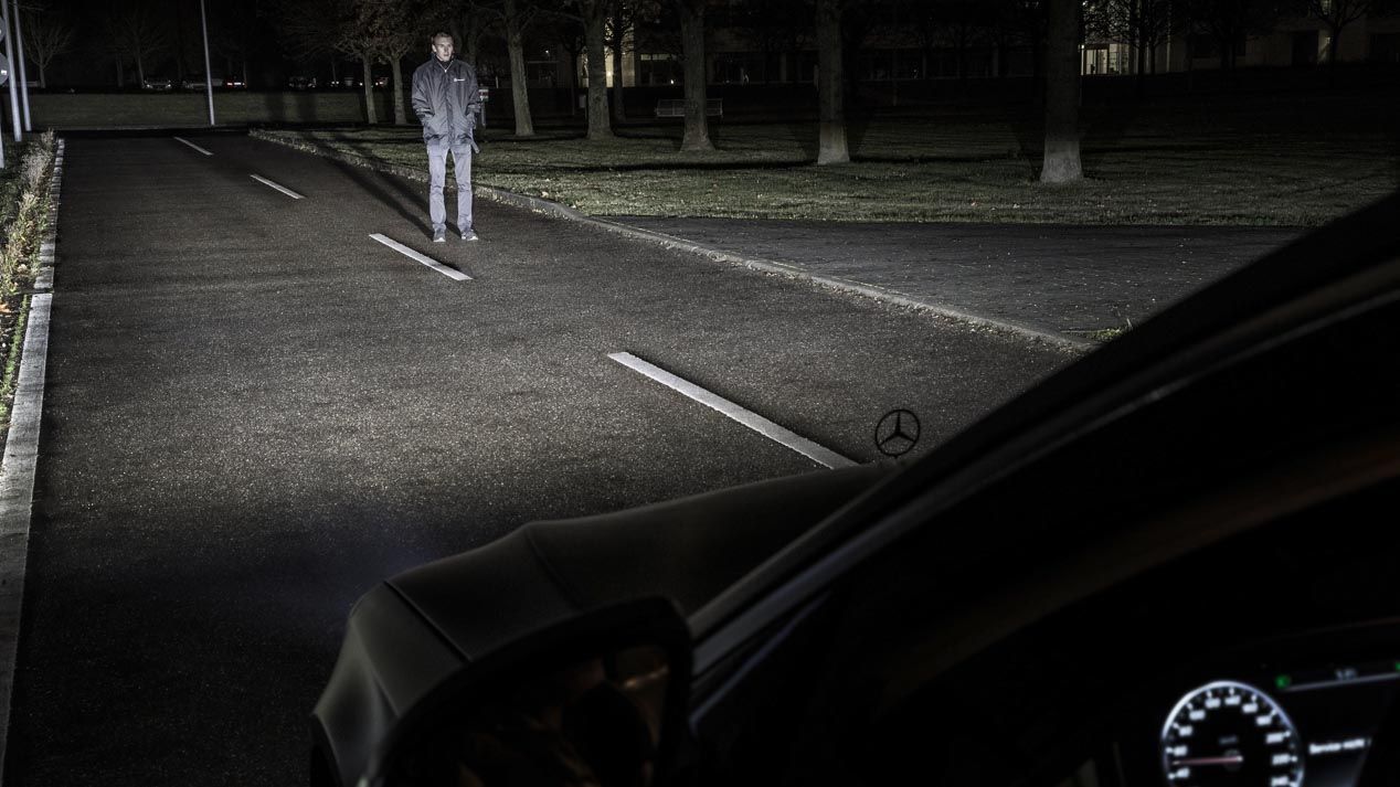 Mercedes Digital Light, los faros que proyectan información
