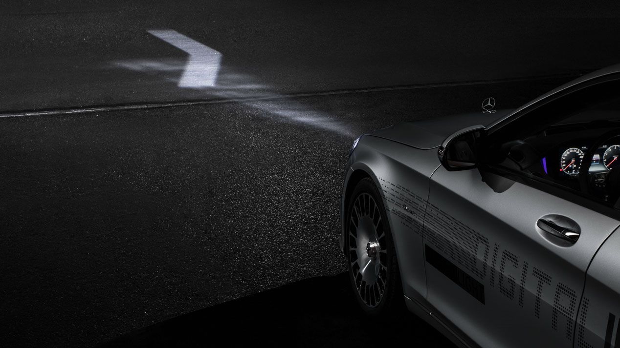 Mercedes Digital Light, los faros que proyectan información
