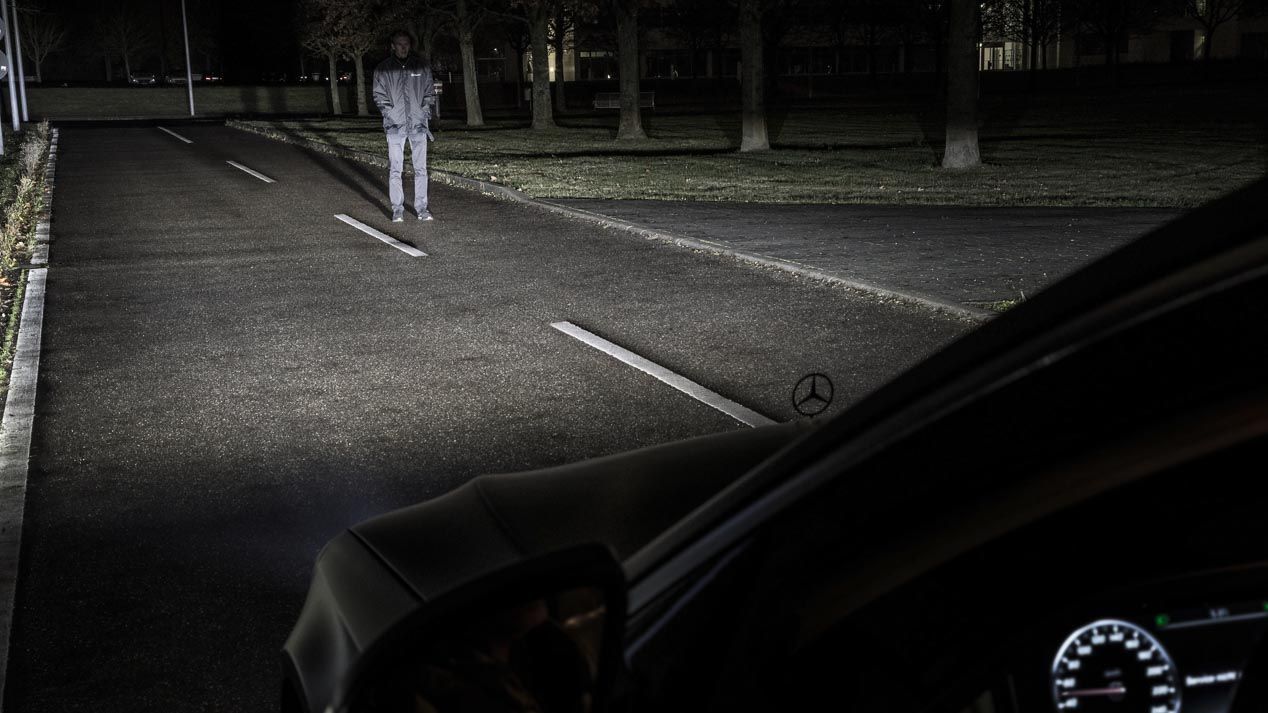 Mercedes Digital Light, los faros que proyectan información
