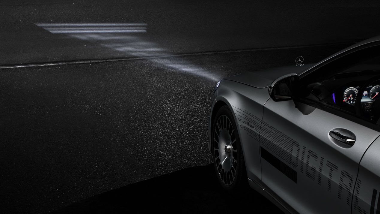 Mercedes Digital Light, los faros que proyectan información