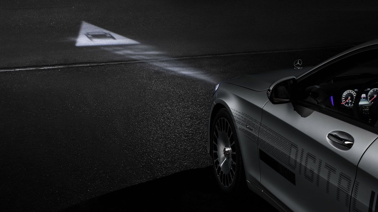 Mercedes Digital Light, los faros que proyectan información
