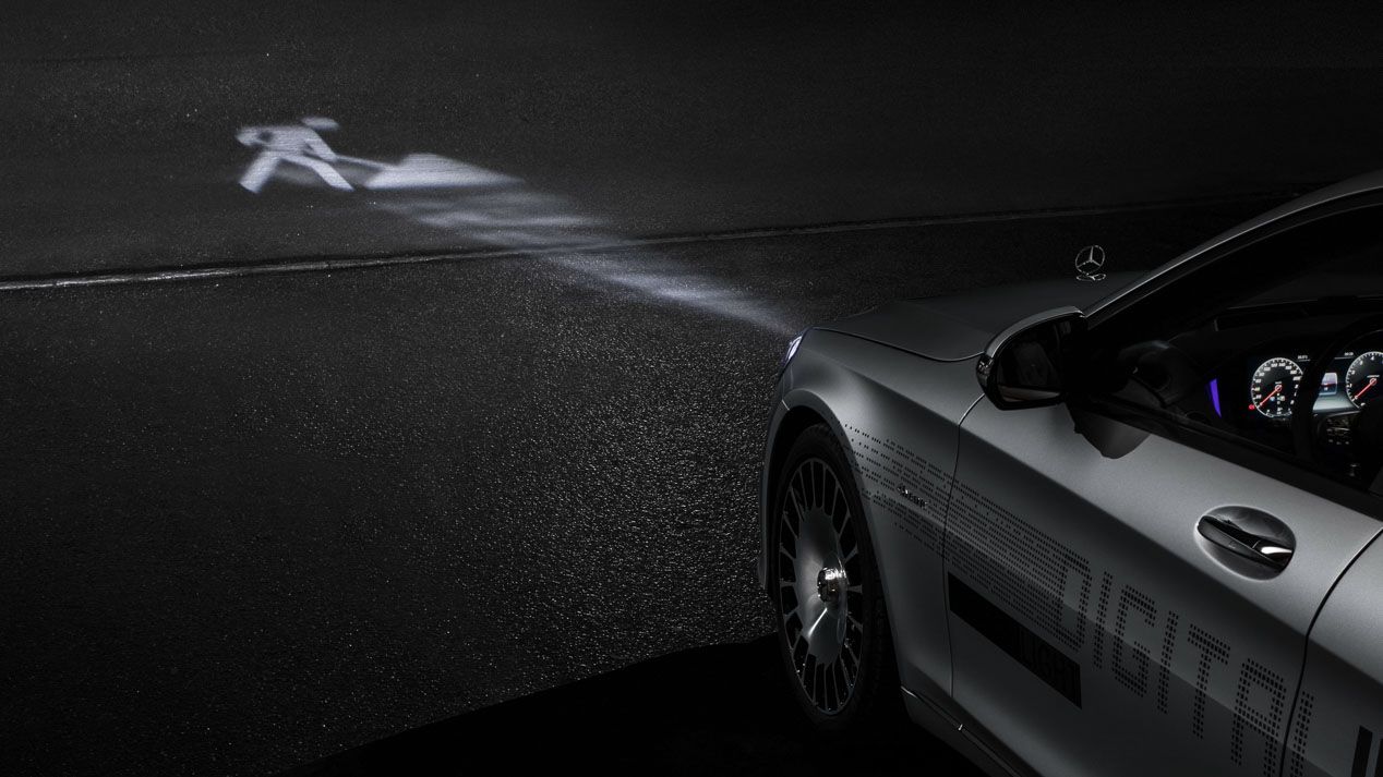 Mercedes Digital Light, los faros que proyectan información