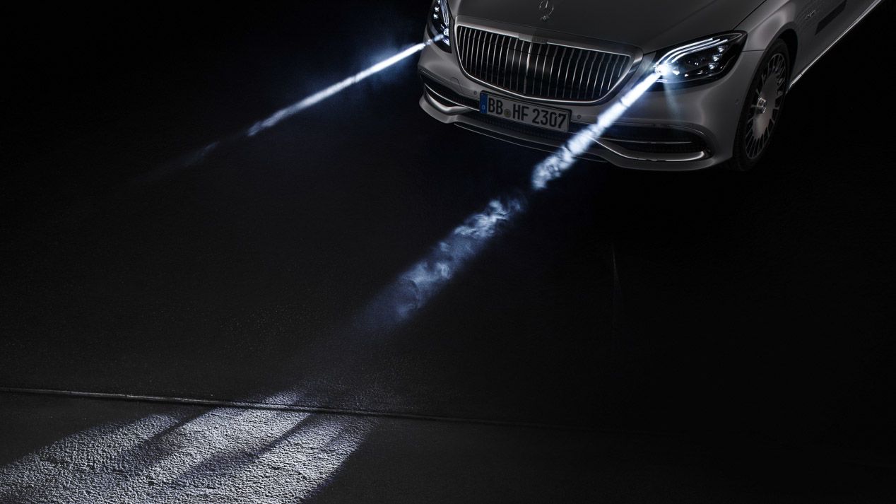 Mercedes Digital Light, los faros que proyectan información