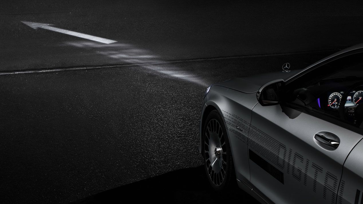 Mercedes Digital Light, los faros que proyectan información