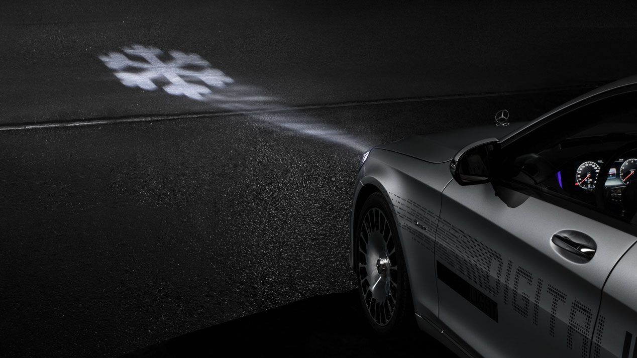 Mercedes Digital Light, los faros que proyectan información