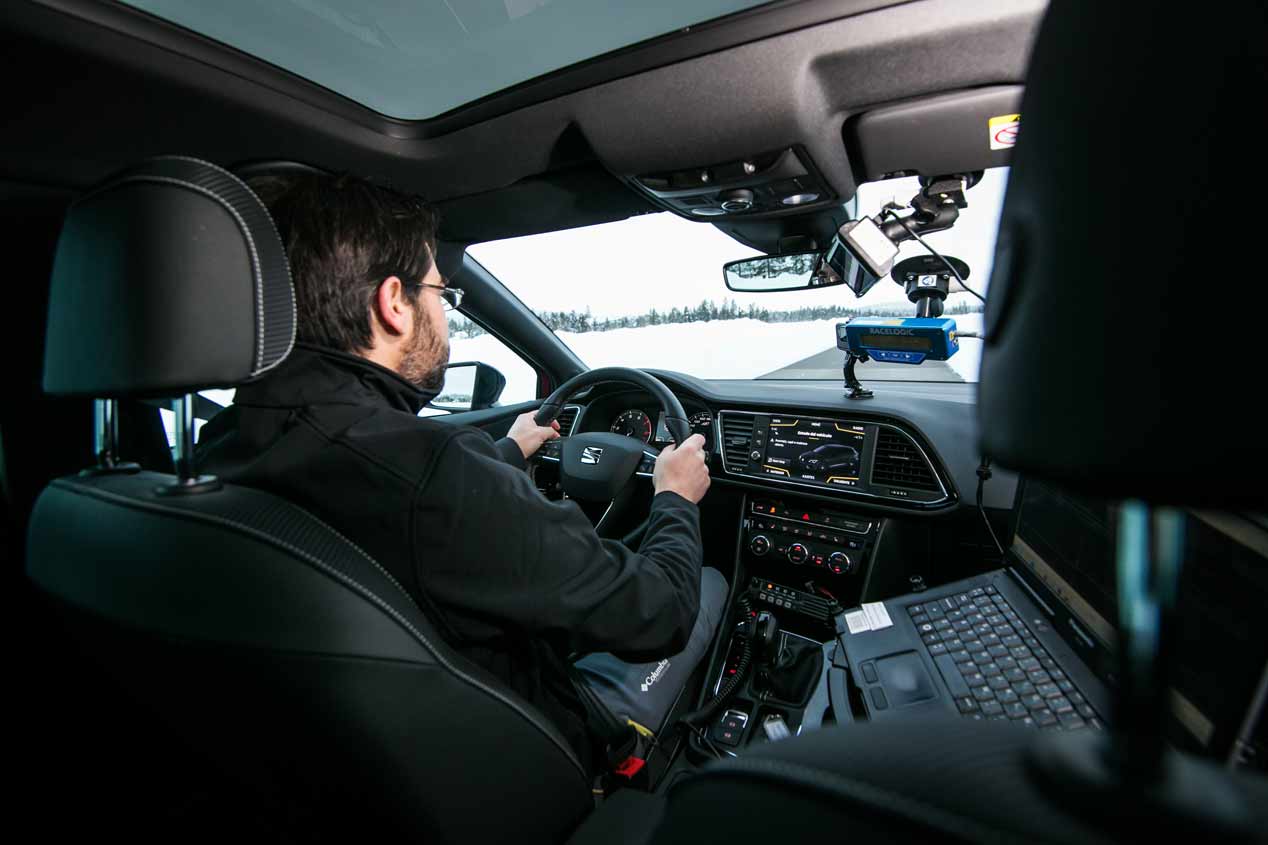 Así se desenvuelve el Seat Ateca FR en nieve y hielo