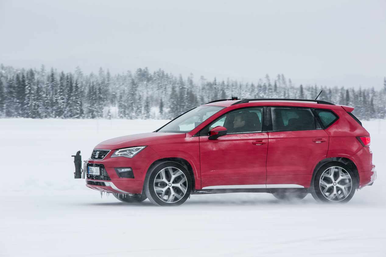 Así se desenvuelve el Seat Ateca FR en nieve y hielo