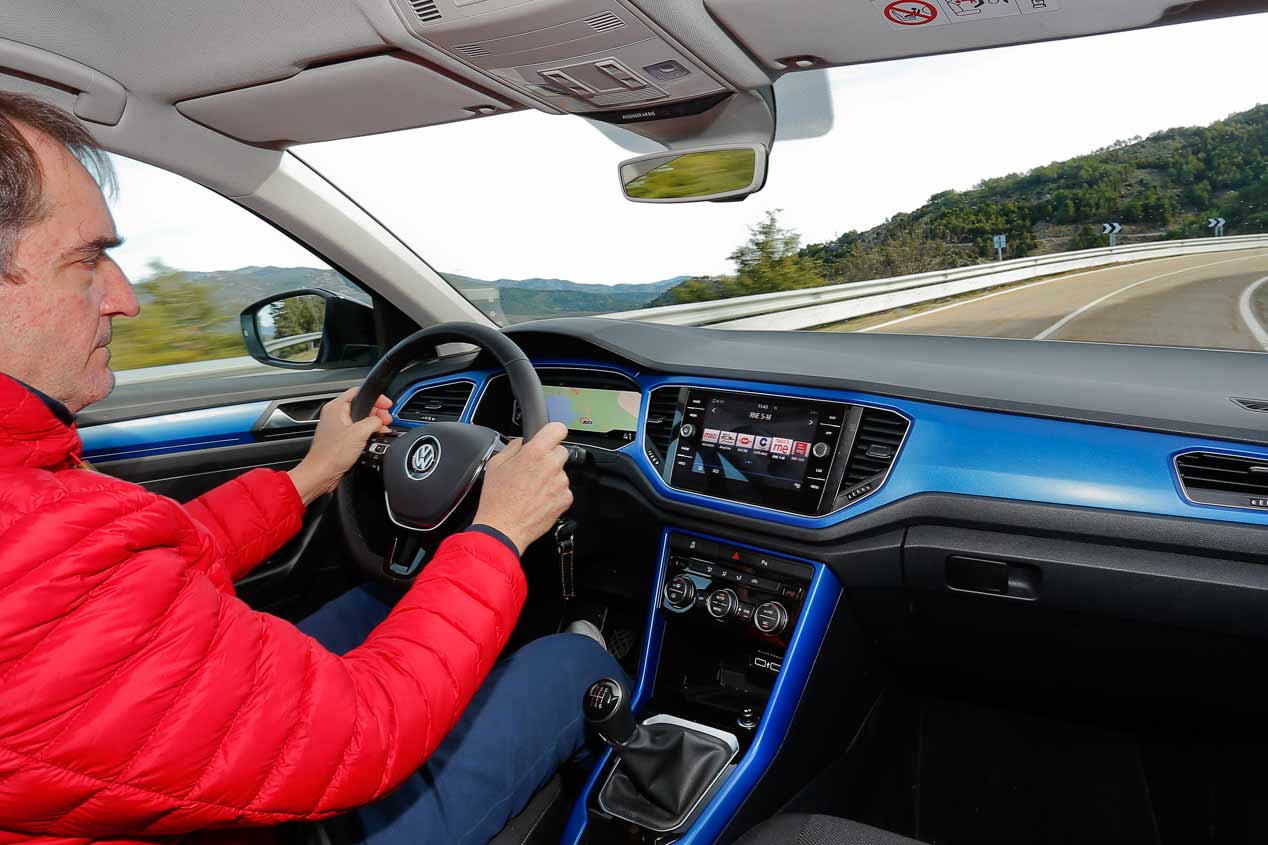A prueba el VW T-Roc y el Mazda CX-3