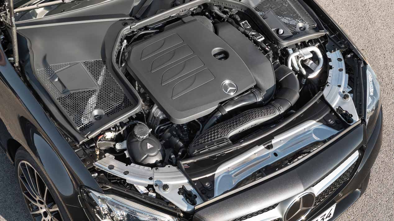Mercedes C Cabrio y Coupé, tecnología y deportividad para los herederos del CLK