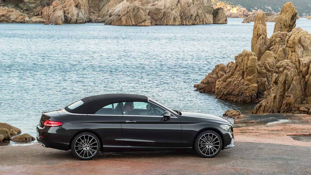 Mercedes C Cabrio y Coupé, tecnología y deportividad para los herederos del CLK