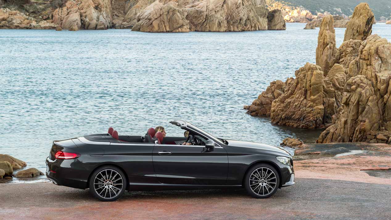 Mercedes C Cabrio y Coupé, tecnología y deportividad para los herederos del CLK