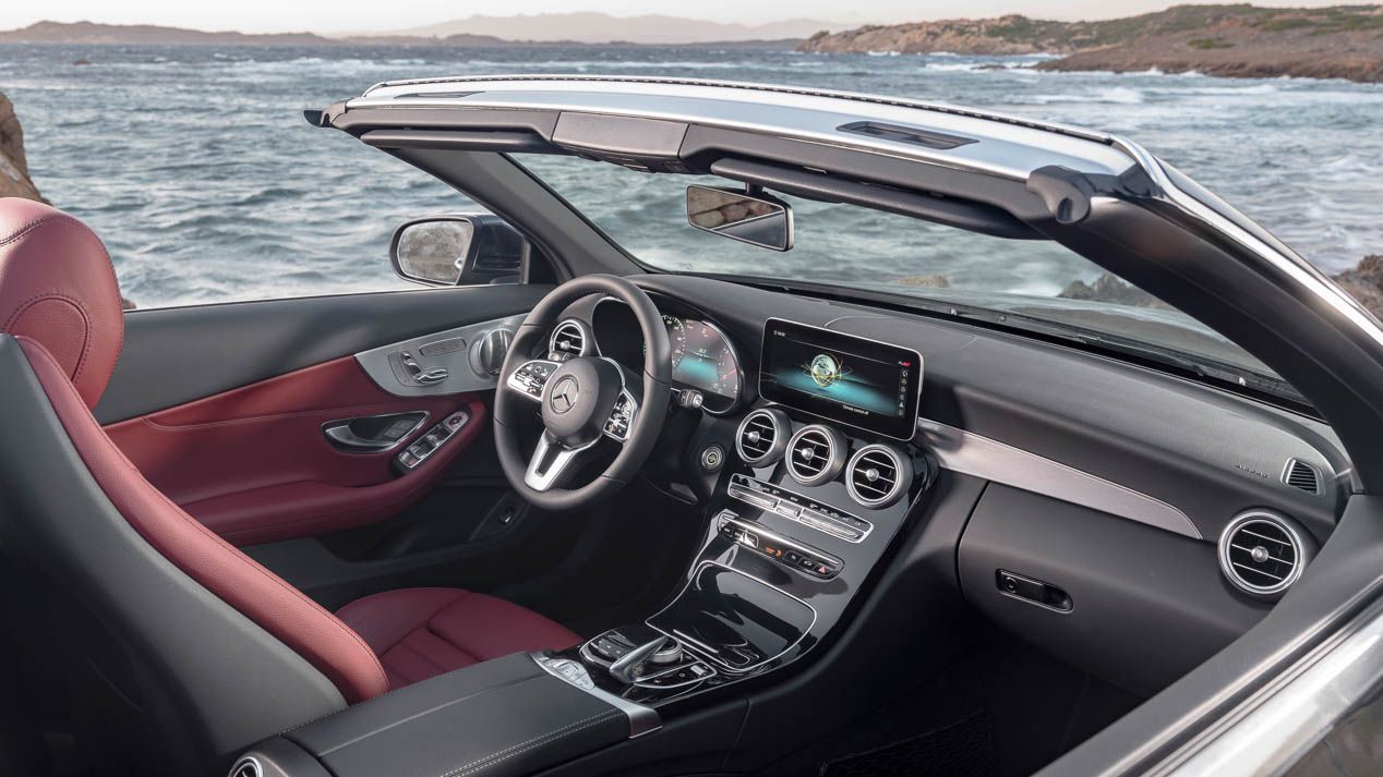 Mercedes C Cabrio y Coupé, tecnología y deportividad para los herederos del CLK