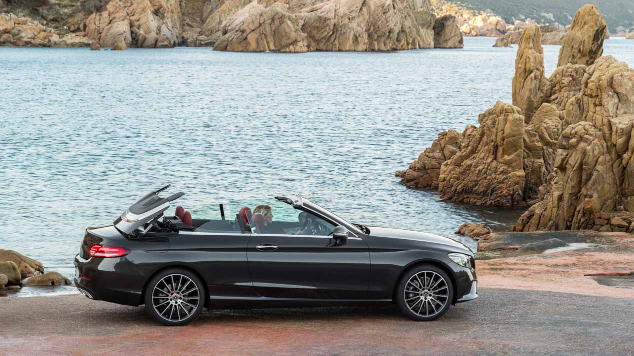 Mercedes C Cabrio y Coupé, tecnología y deportividad para los herederos del CLK