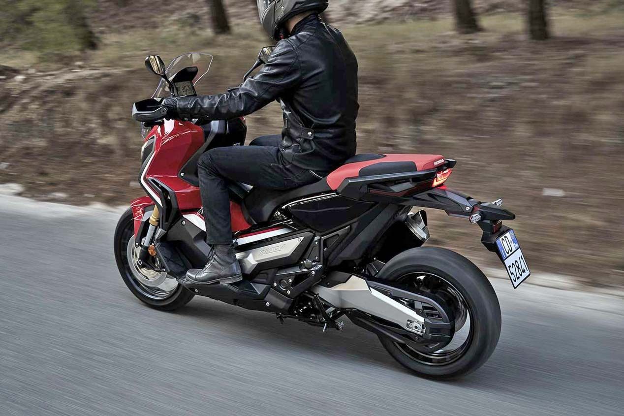 Las motos también recibirán las etiquetas de la DGT